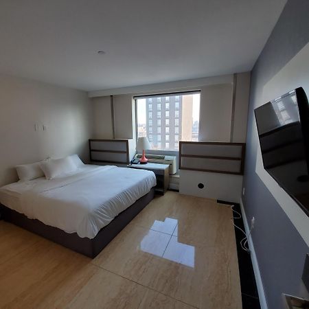 Mayfair Inn And Suites نيو يورك المظهر الخارجي الصورة
