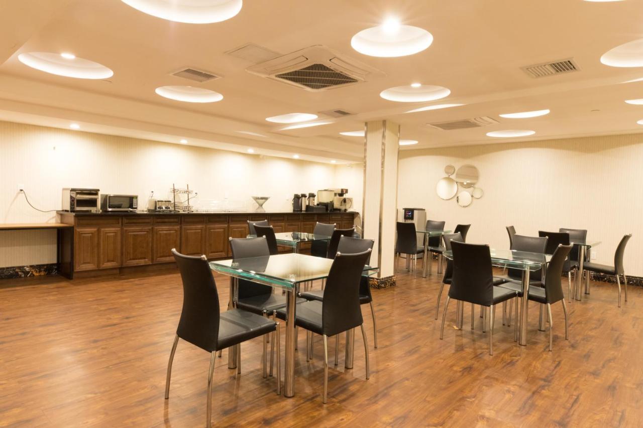 Mayfair Inn And Suites نيو يورك المظهر الخارجي الصورة