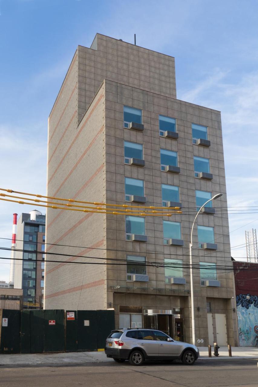Mayfair Inn And Suites نيو يورك المظهر الخارجي الصورة