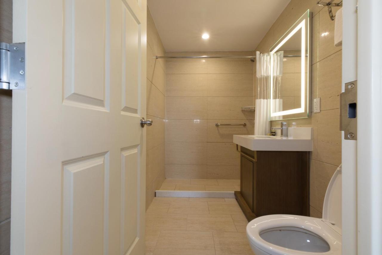 Mayfair Inn And Suites نيو يورك المظهر الخارجي الصورة